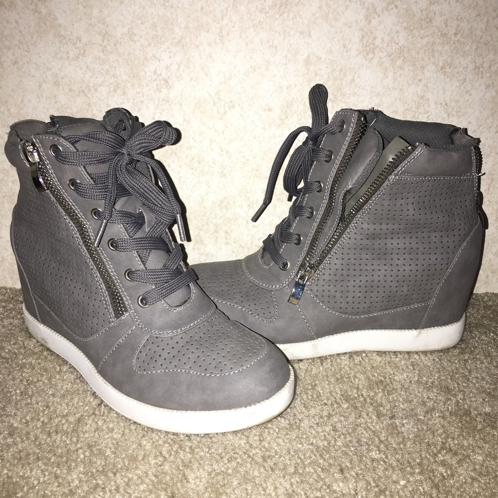 pumps / platform tennis shoes